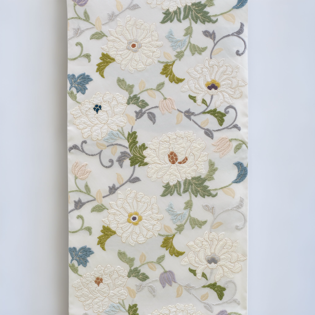 最高級唐織袋帯【織文意匠 鈴木謹製◇染繍菊華藤椿文様】淡い  