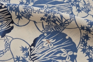 竺仙　紅梅小紋　雪輪松取りに草花　綿　浴衣　反物価格　85,800円（税込）　奈良　生駒　帯ときもの やまぐち