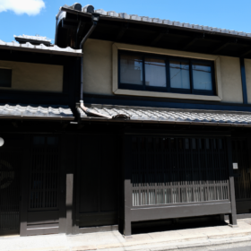 京の老舗　洛陽織物　本社社屋　慶応3年築　京都市指定歴史的意匠建造物　西陣織　奈良 生駒 帯ときものやまぐち